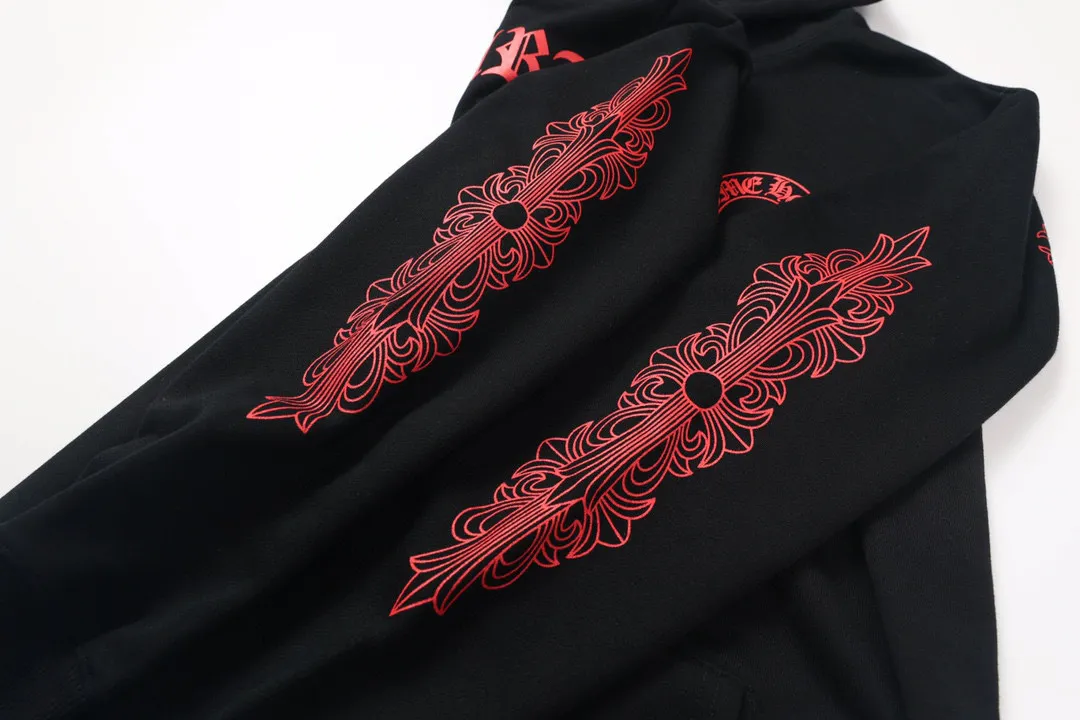 M26—P210 -Chrome Hearts/Chrome Hearts printed sweatshirt cardigan jacket -420 grams of high-density, high-quality wool, soft, delicate and skin-friendly, soft and silky to the touch, warm and skin-friendly -The hardware zipper accessories are all customized and full of details -Colour: black white -Size: S M L XL